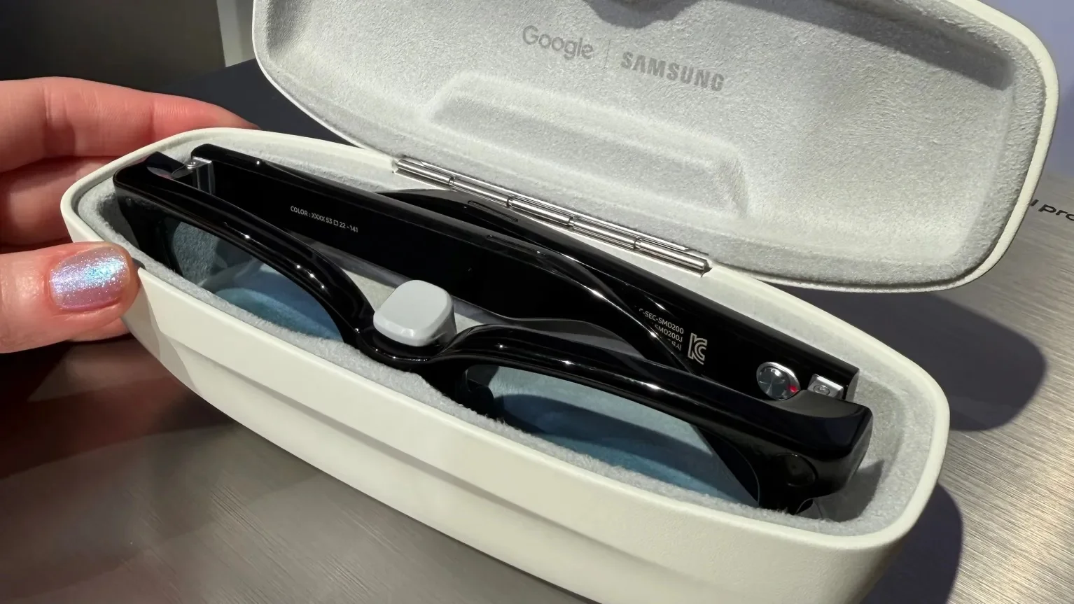 Samsung показала умные очки с поддержкой Google Gemini