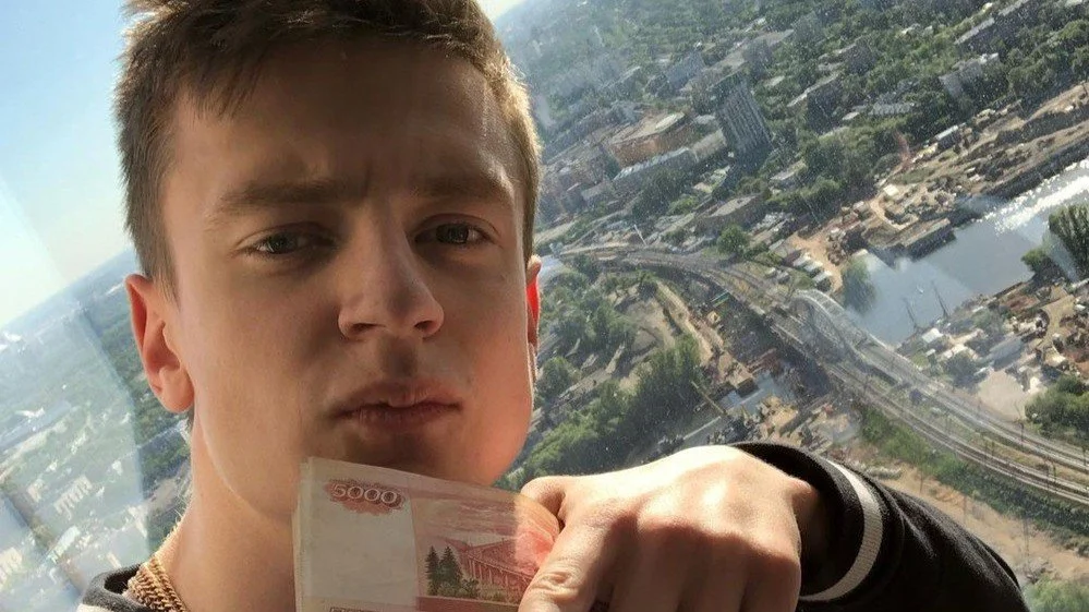 Стример Mellstroy купил часы за 6.6 миллиона рублей