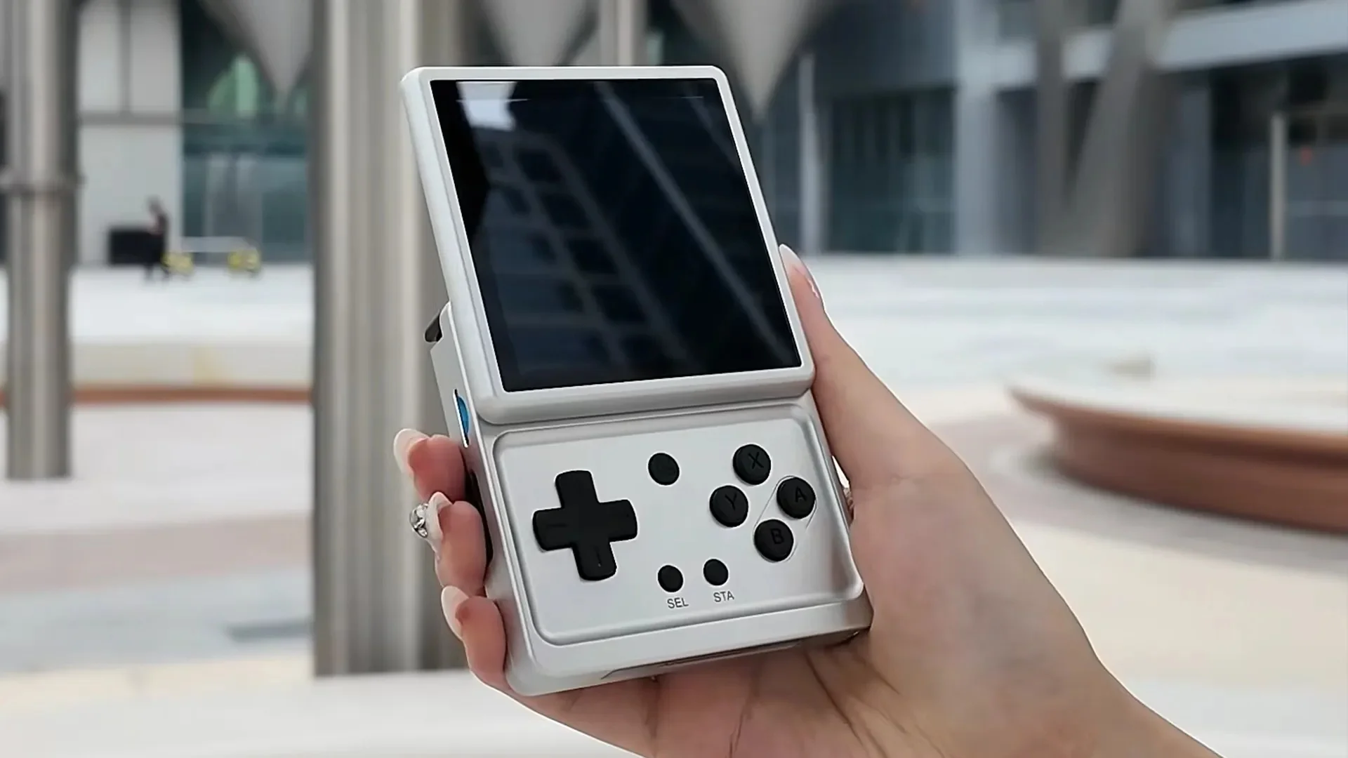 Anbernic показала RG Rotate: почему все сравнивают её с лучшими идеями Nintendo?