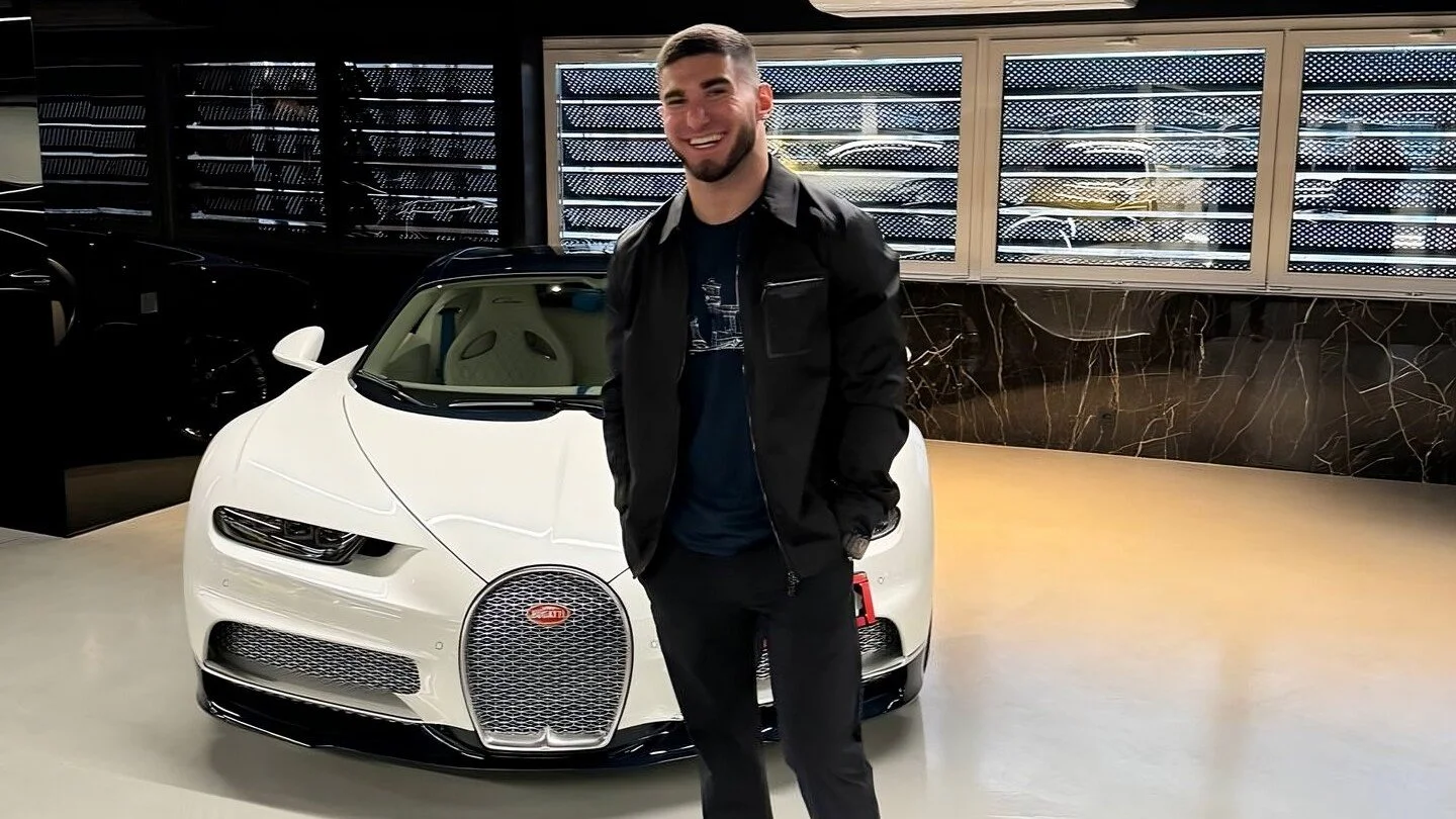 Тамаев сделал фото с Bugatti Chiron и поиздевался над Мелстроем: «Плаки-плаки»