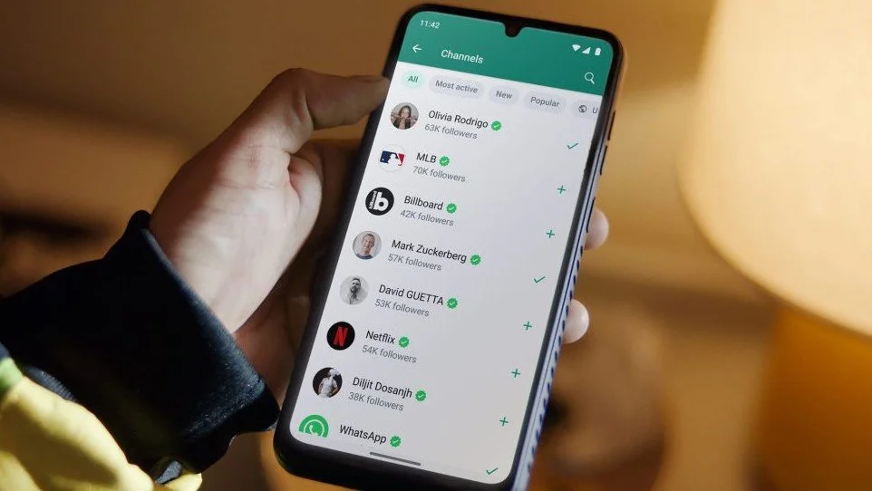 Как переустановить WhatsApp*