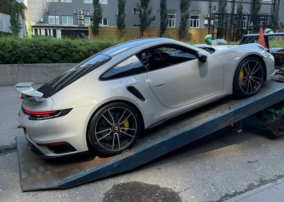 На снимке Porsche 911 Turbo S Олега Бочарова.