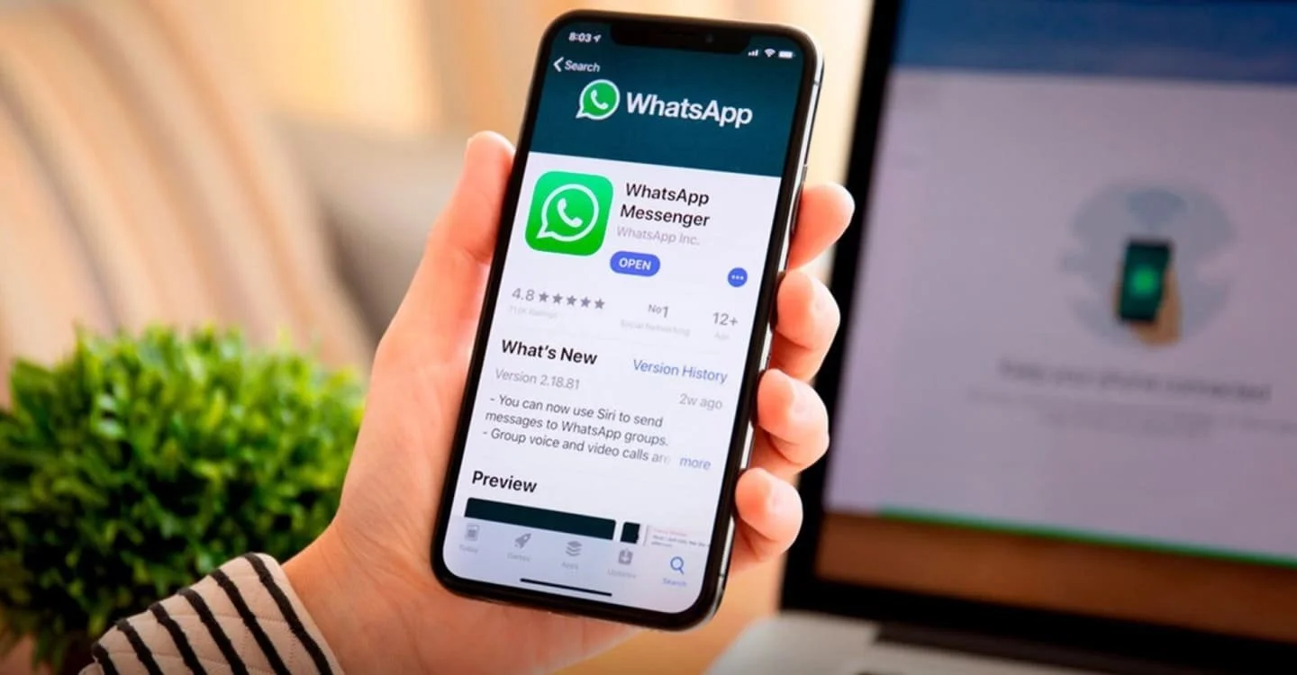 Источник: super.ru / Смартфон с приложением WhatsApp*