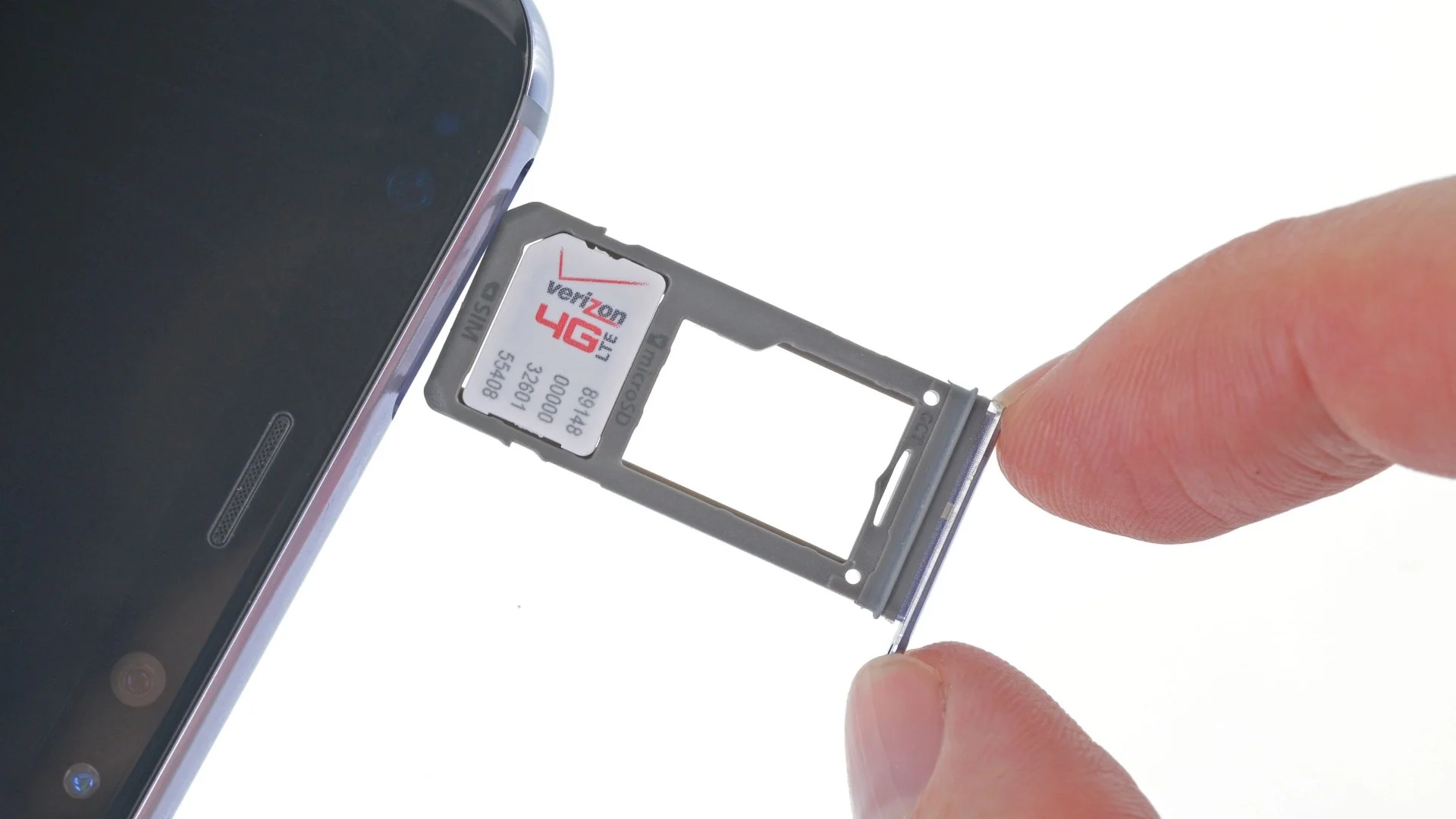Как правильно вставить SIM-карту в смартфон Samsung
