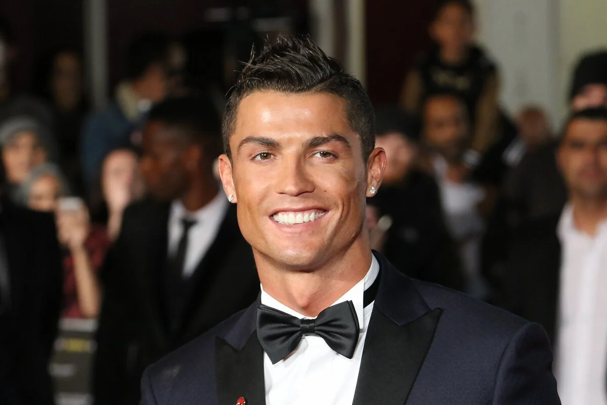 5 центральных нападающих с самым высоким рейтингом в FIFA 22