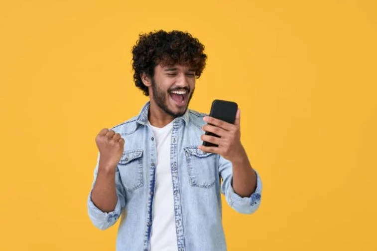 Источник: media.istockphoto.com / Счастливый мужчина, восстановивший свои данные