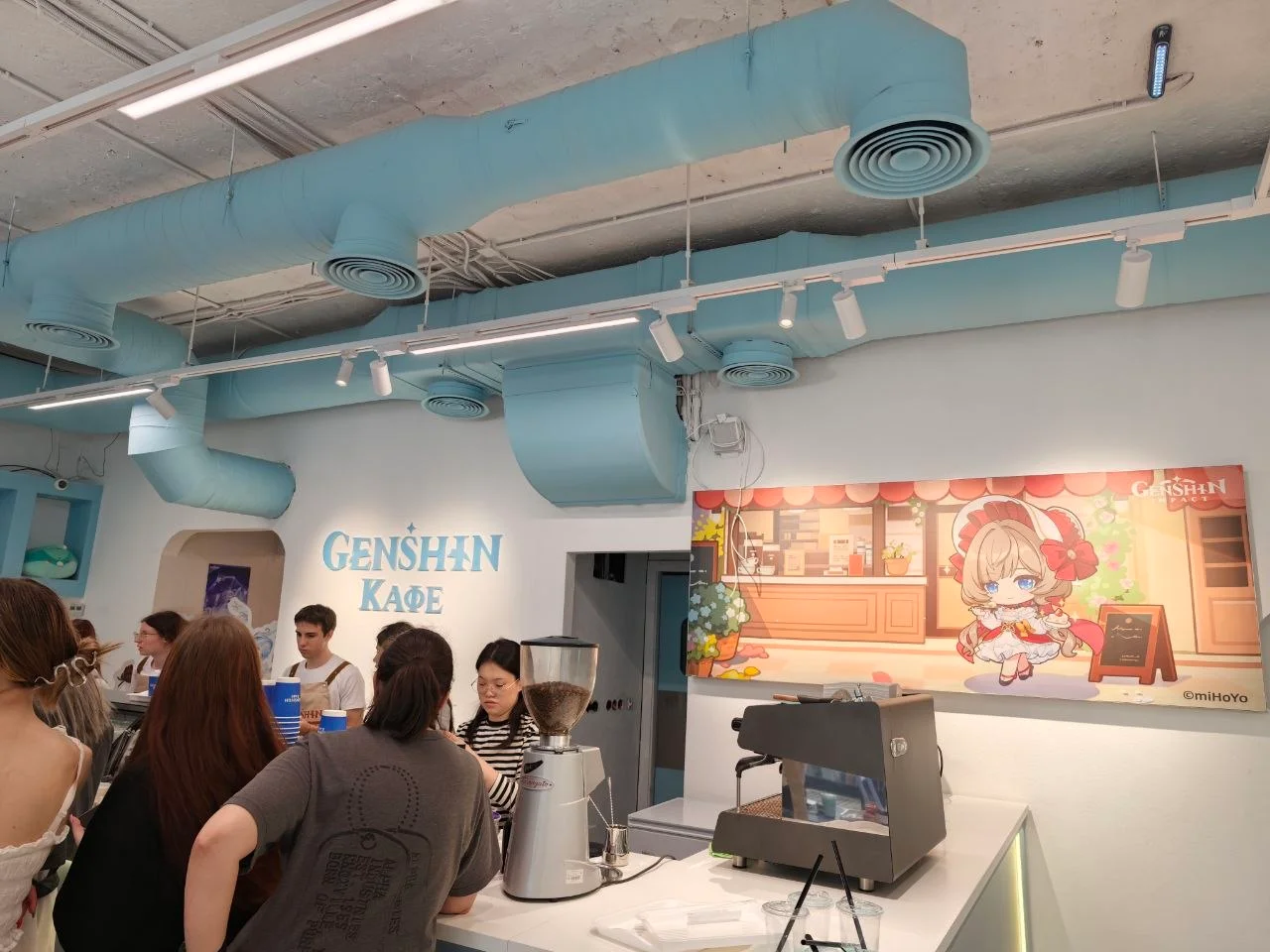 Genshin Cafe внутри