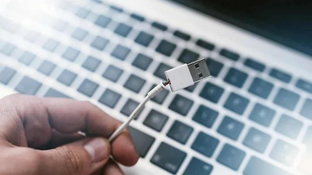 Источник: PCMag / Кабель перетерся