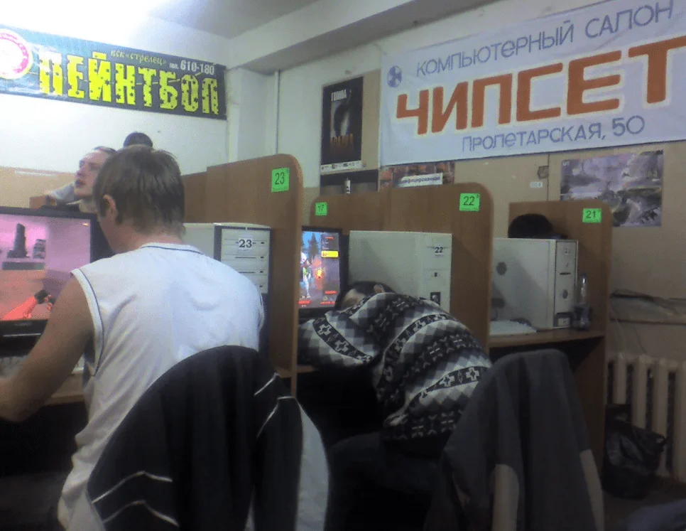Он не уснул, он просто медитирует.