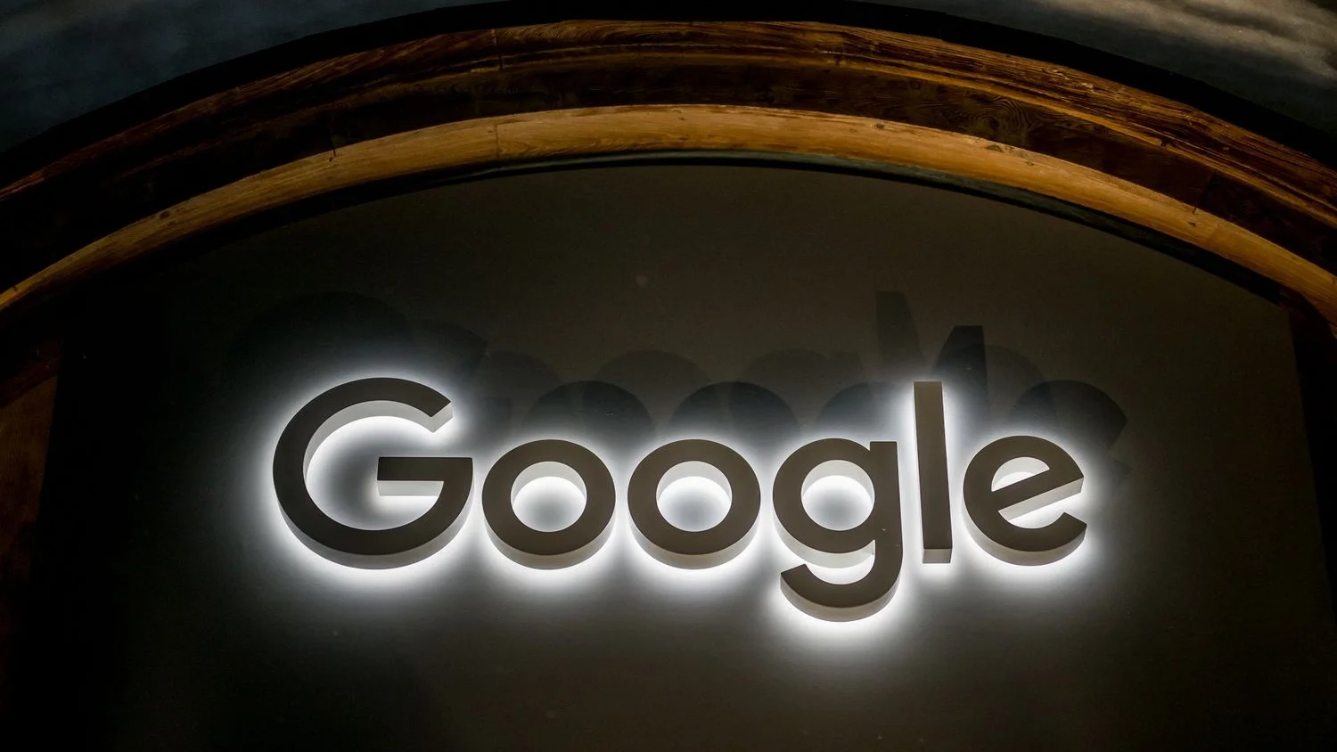 Google получила рекордный штраф из-за поиска и Play Store