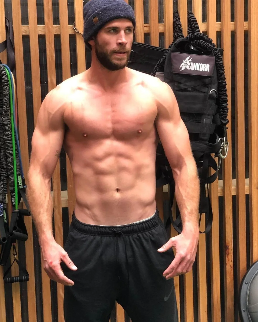 Лиам Хемсворт. Источник фото: menshealth.com