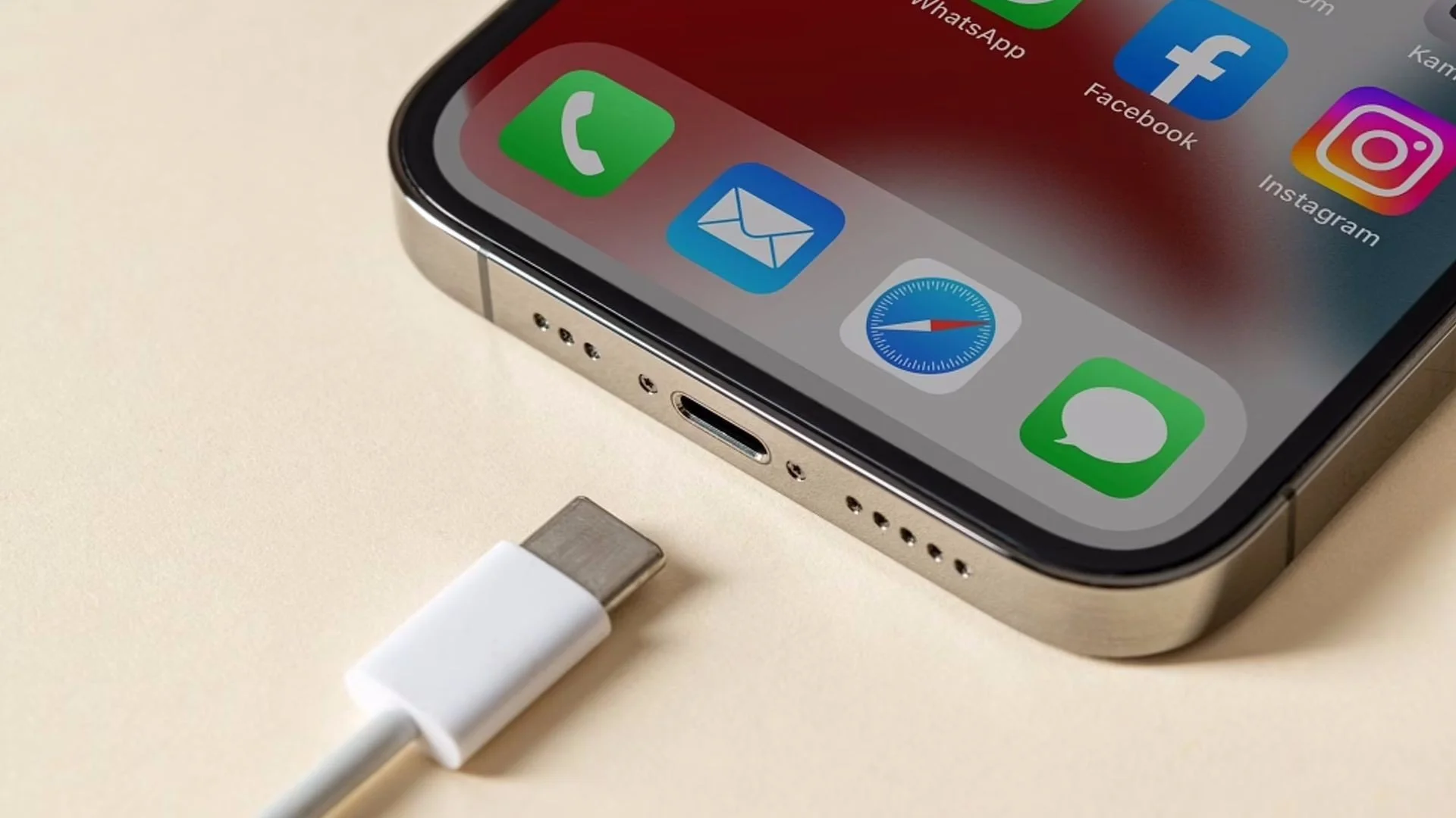 Что делать, если не заряжается iPhone 11, 13 и 15