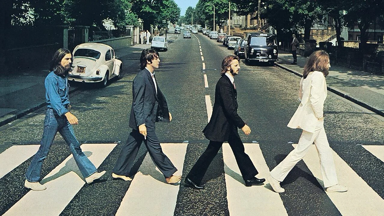 В фильме о The Beatles воссоздадут ту самую фотографию с Abbey Road
