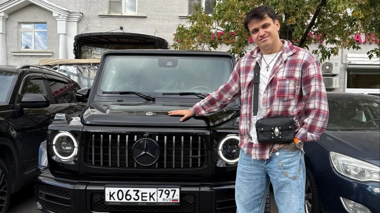 Бустер похвастался новой машиной — ей стала Cadillac Escalade