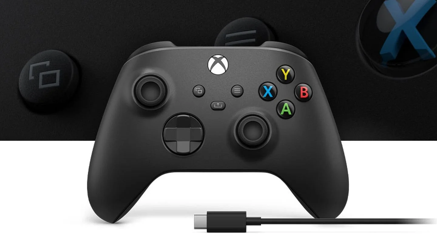 Источник: Xbox / Фото контроллера от Xbox с USB-кабелем