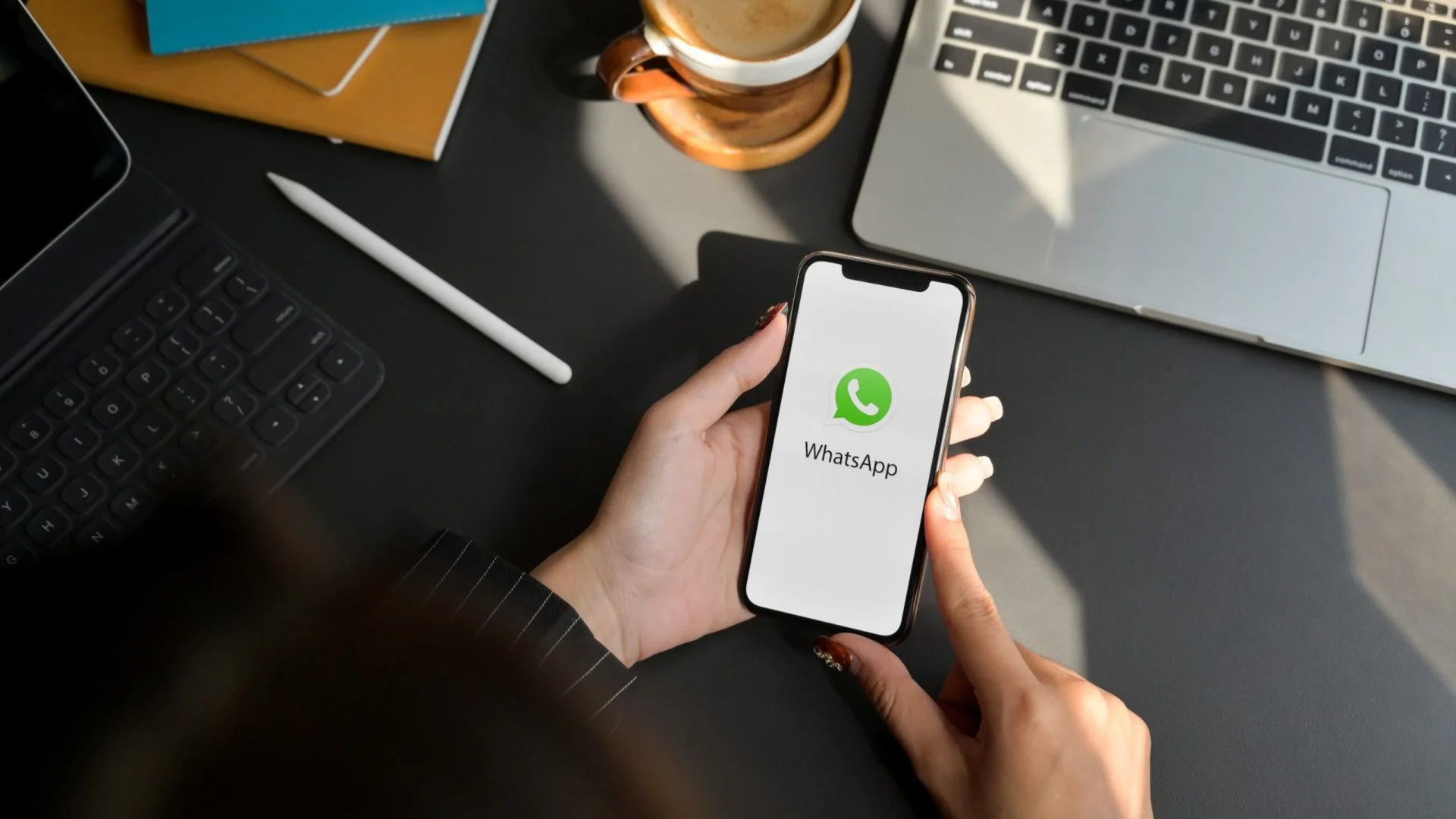 Как скачать WhatsApp* на iPhone