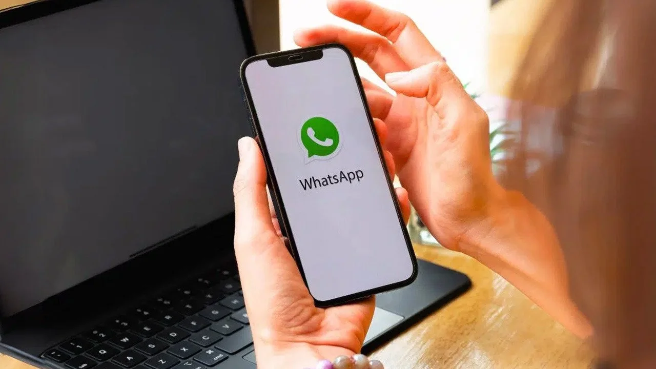 Как добавить контакт в WhatsApp*