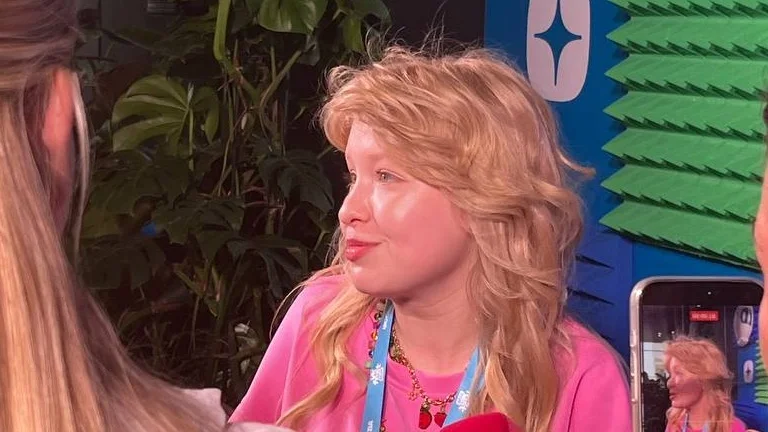 Интервью с новой «папиной дочкой» Евой Смирновой: про интересы, хейт и Ваню Дмитриенко