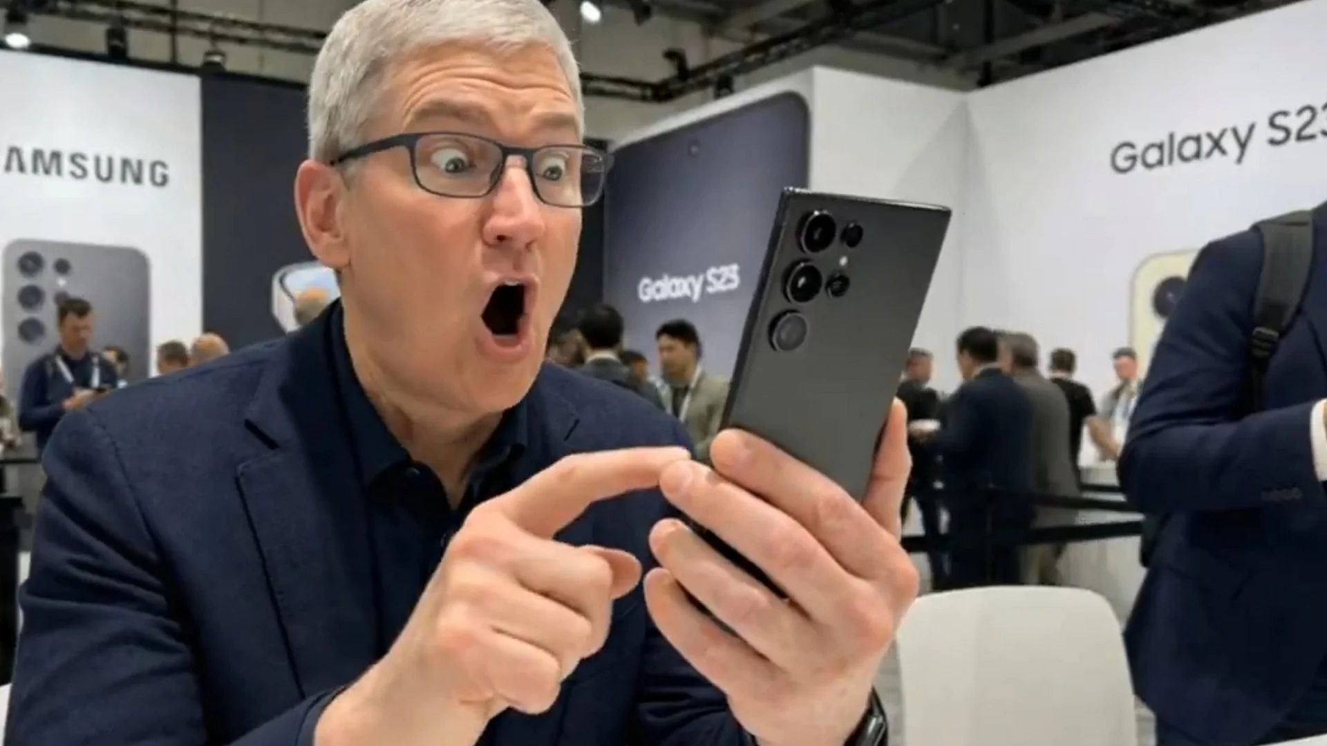 Samsung сняла рекламу Galaxy Z Fold8 с настоящим Тимом Куком