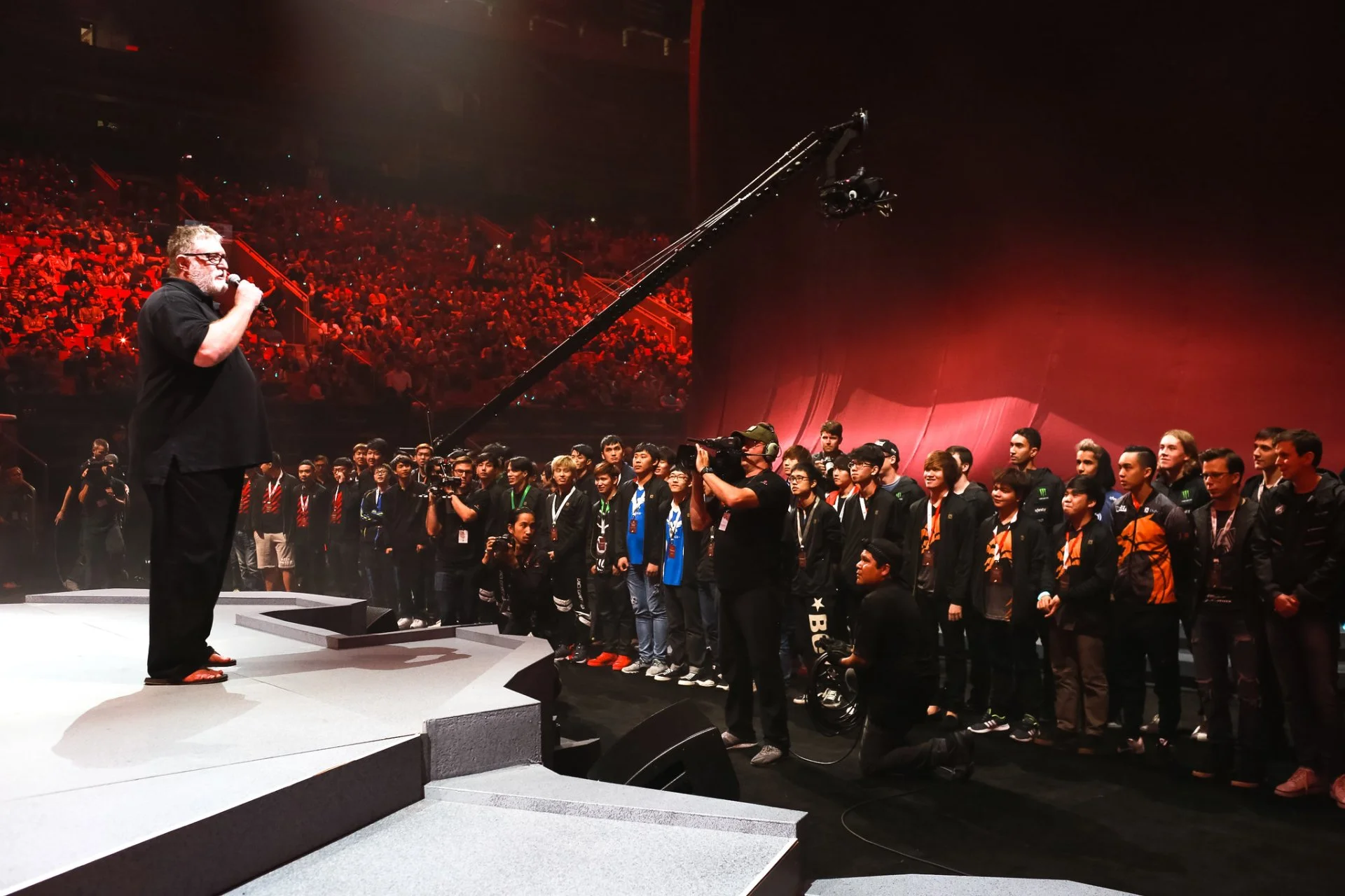 Источник: Valve / Гейб Ньюэлл перед игроками на TI6