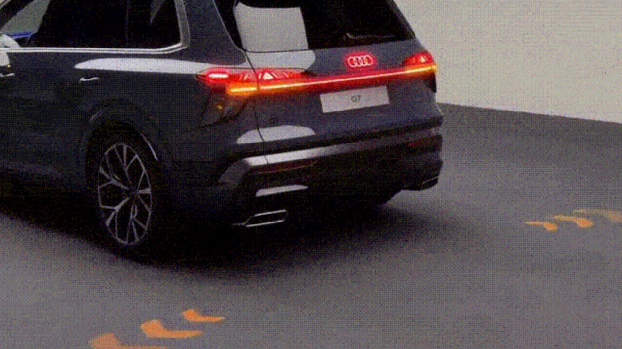 Audi Q7 нового поколения получила поворотники, проецирующие направление на дорогу