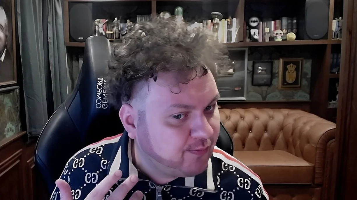 Хованский сделал пересадку волос на бороду и развеселил зрителей на Twitch