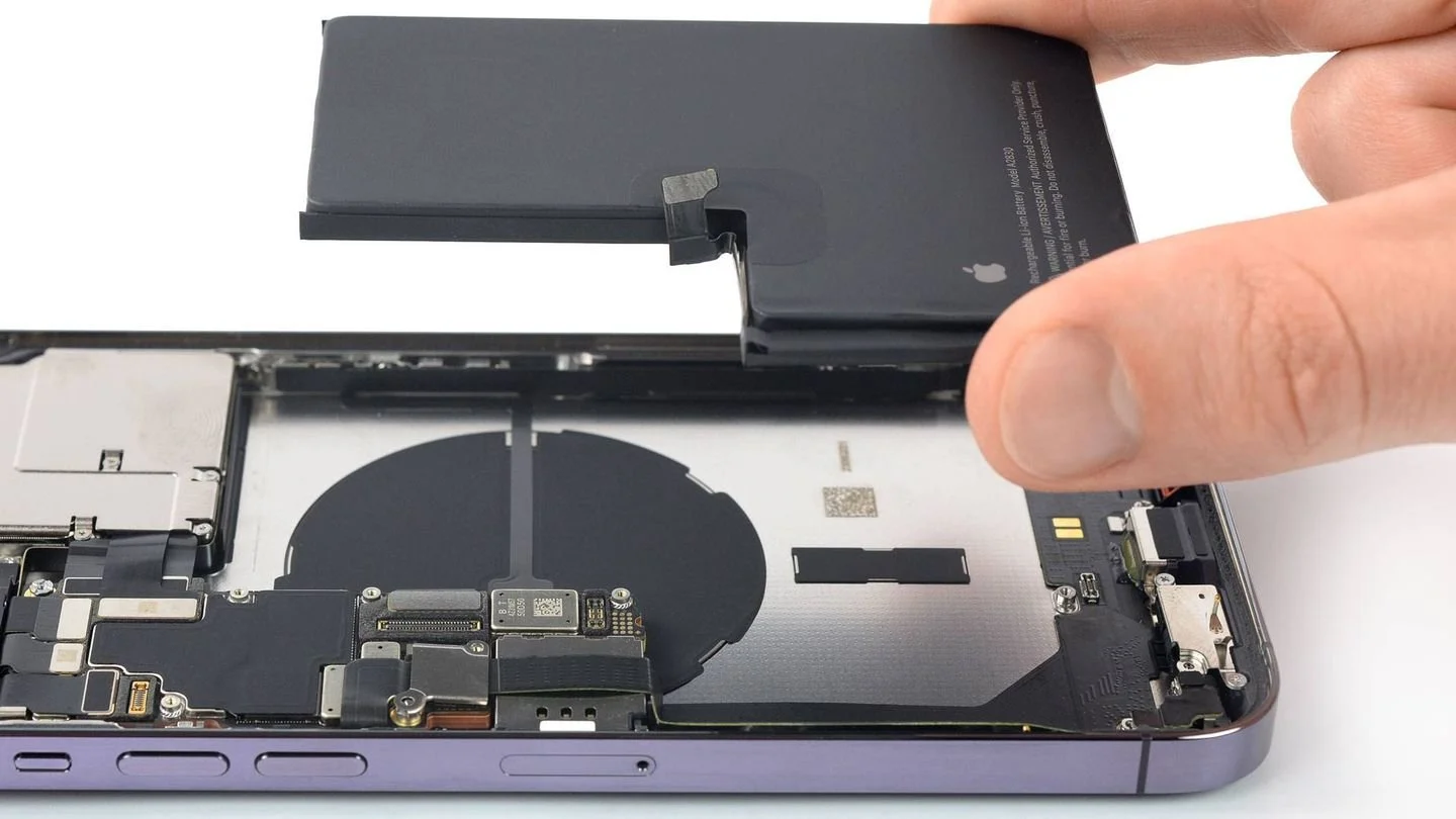 Источник: Wccftech / Фото разобранного iPhone 15 Pro Max