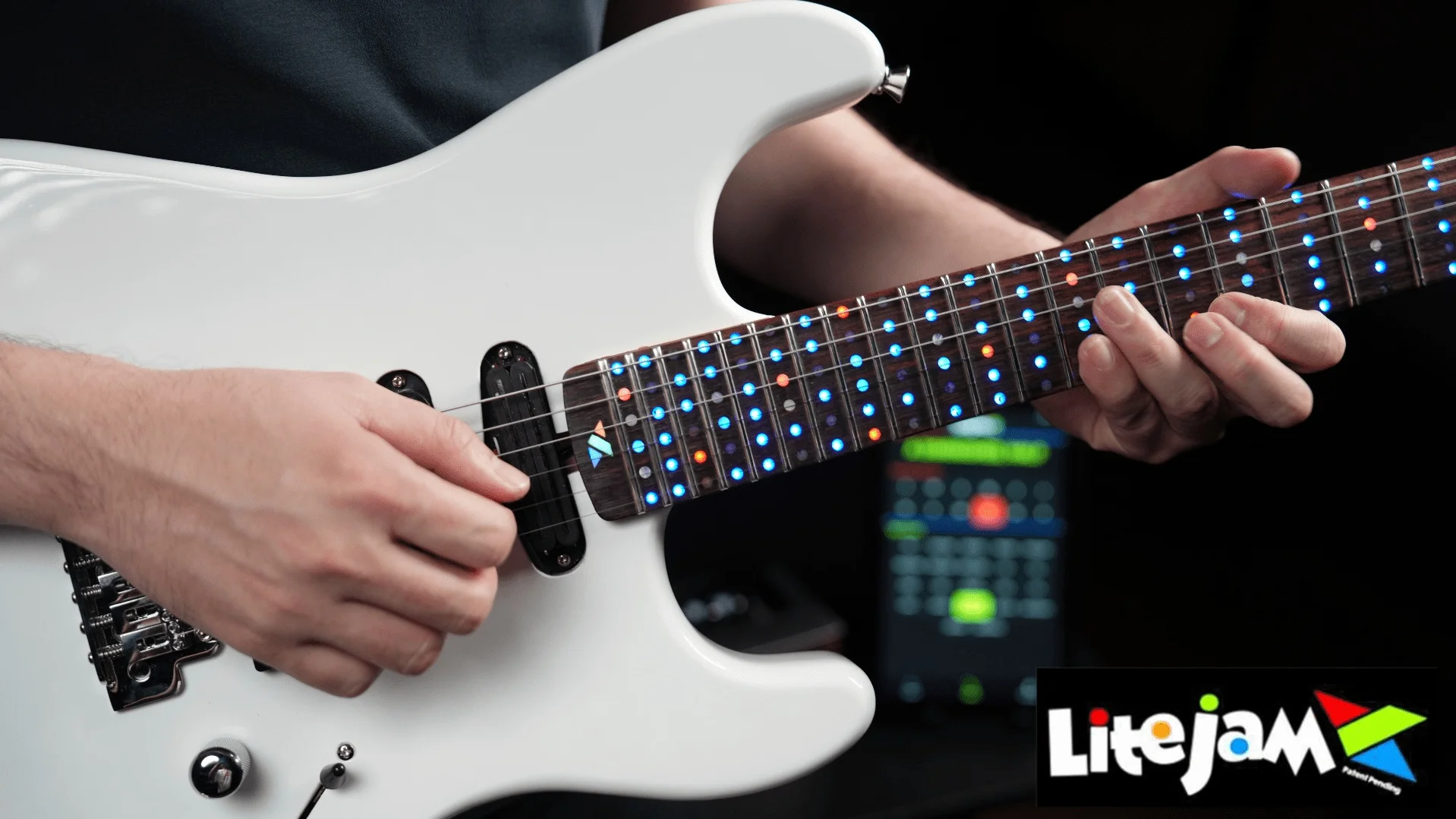 Умная гитара Litejam Neo показывает, куда ставить пальцы