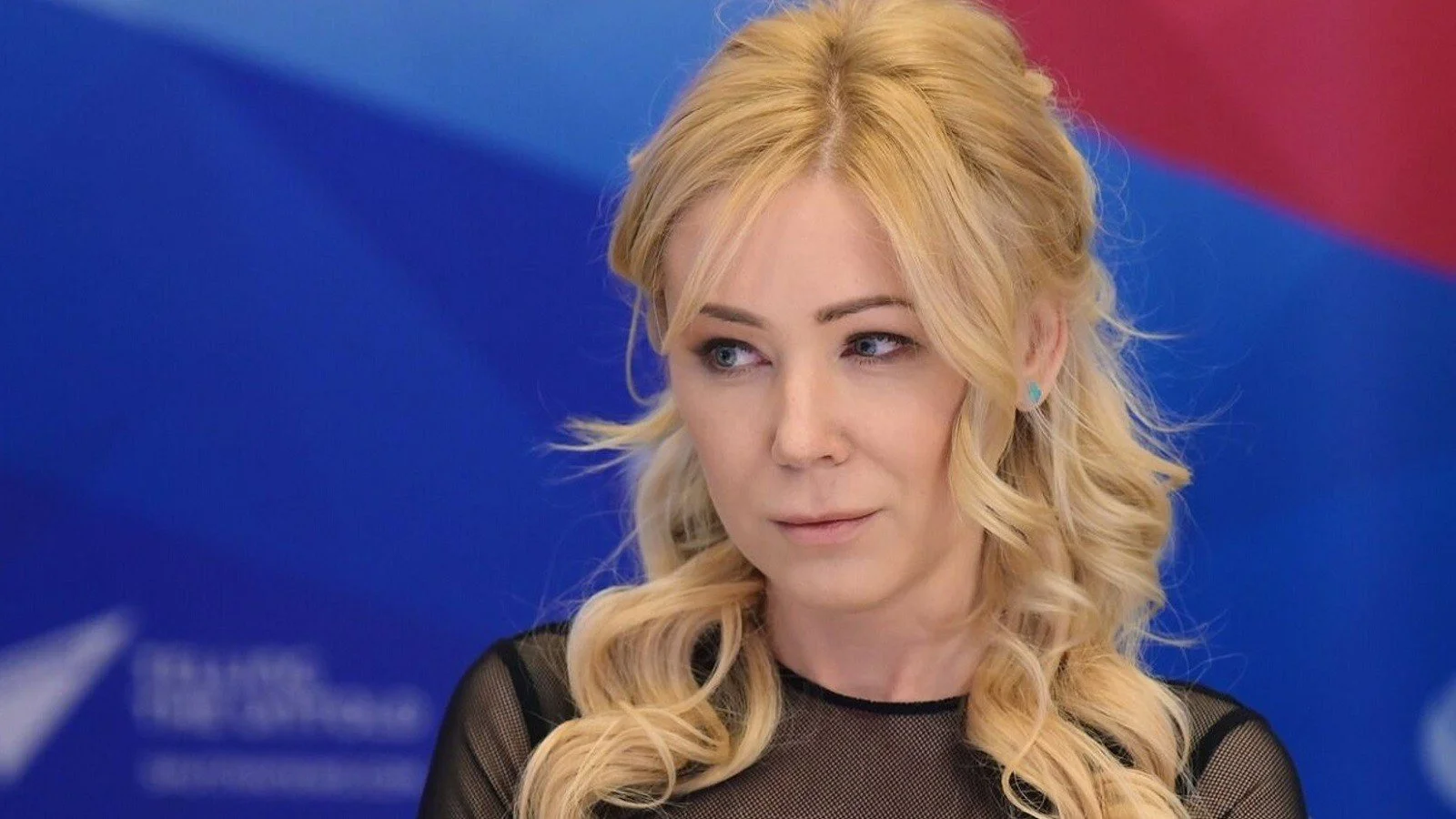 Екатерина Мизулина показала детские фото с Дедом Морозом и неизвестным «женихом»