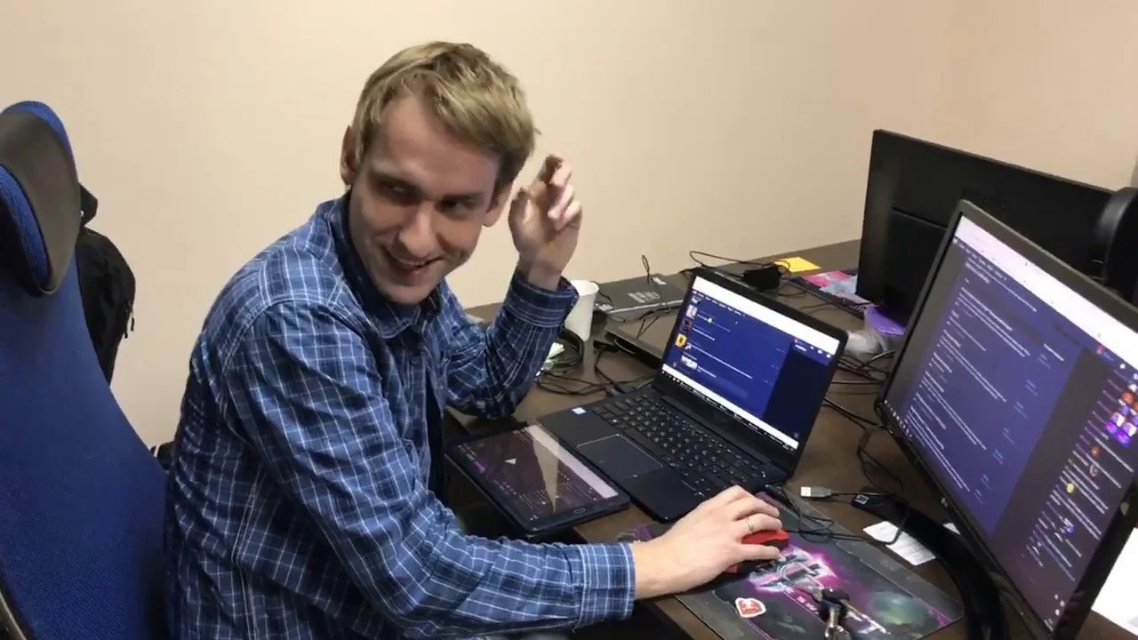 Miker за работой в офисе GoodGame.ru