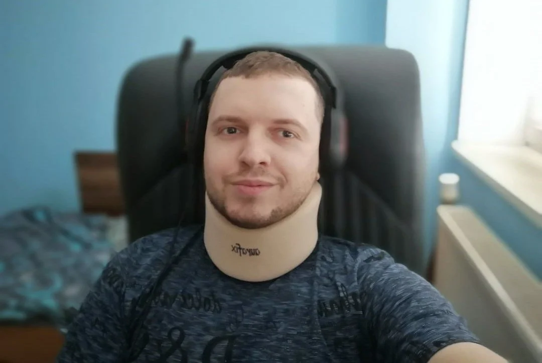 Папич, выходи! 19-летний парень стоял под дверью стримера и терроризировал его