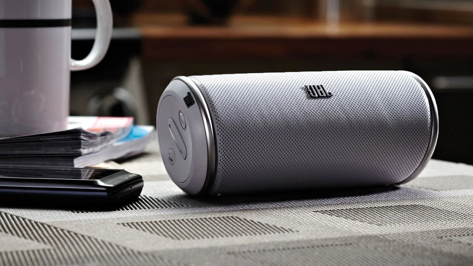 20 лучших портативных колонок 2025 года от Marshall, JBL, Sony и других