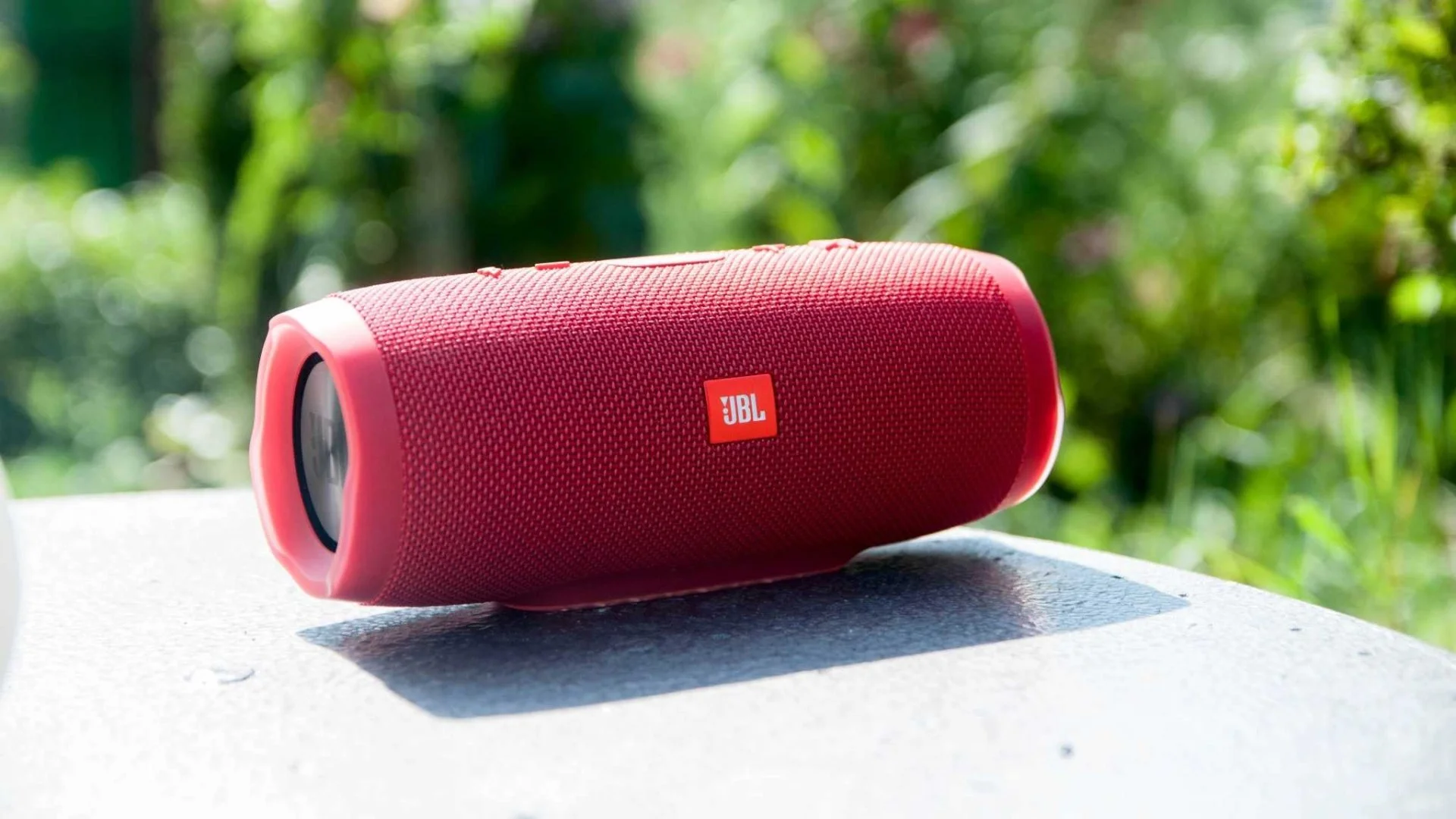 15 лучших Bluetooth-колонок 2025 года от Xiaomi, Marshall, JBL и других