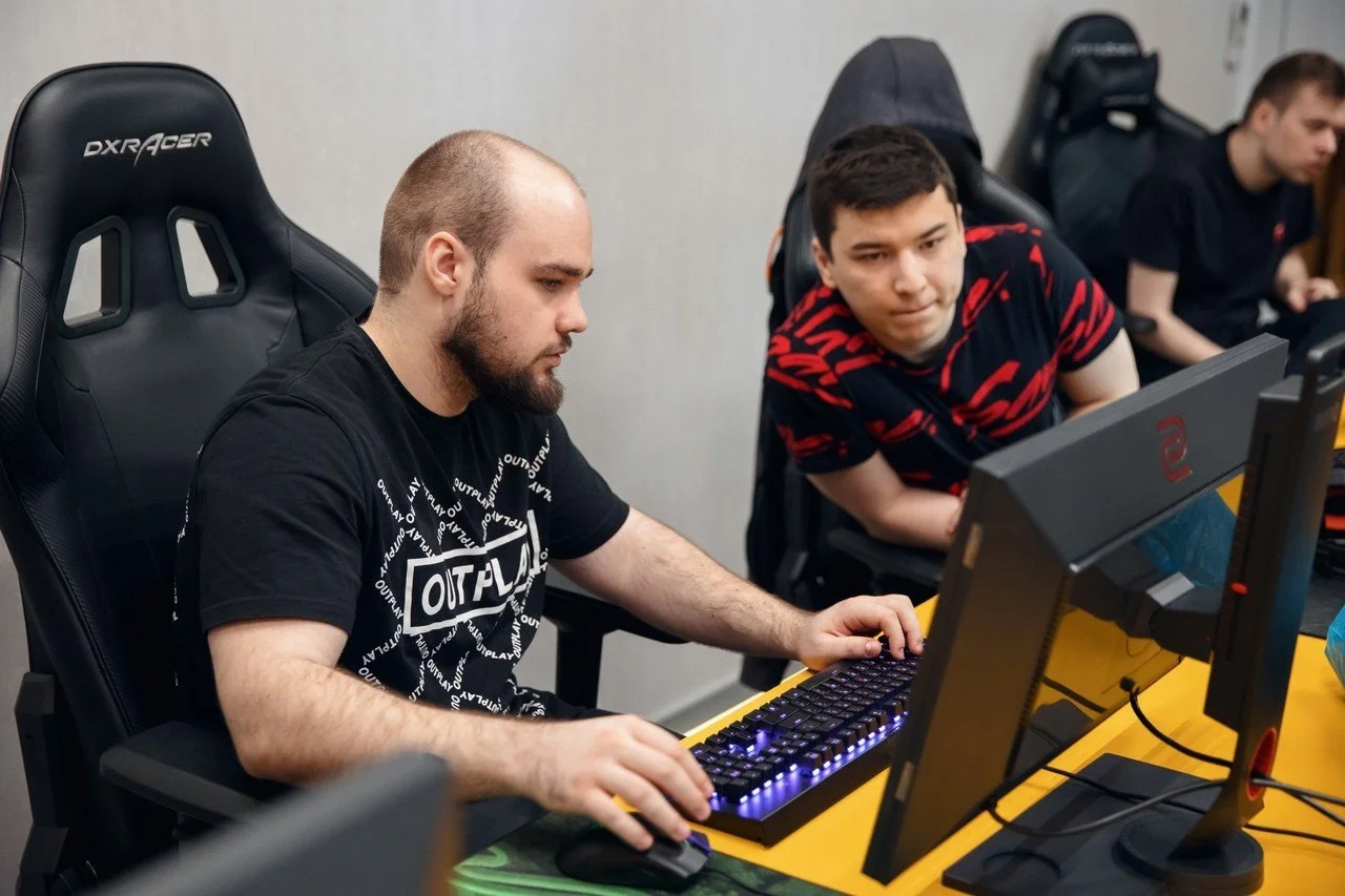 «Собираем Virtus.pro в NAVI?»: что пишут в Твиттере о решафлах в Natus Vincere