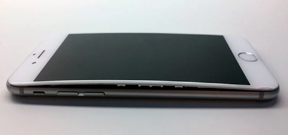 Источник: Deji / Вздувшийся аккумулятор на iPhone