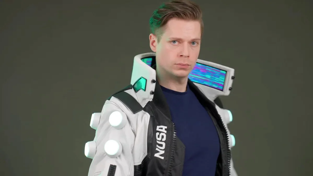 Косплеер создал OLED-куртку из Cyberpunk 2077 и запустил на ней игру