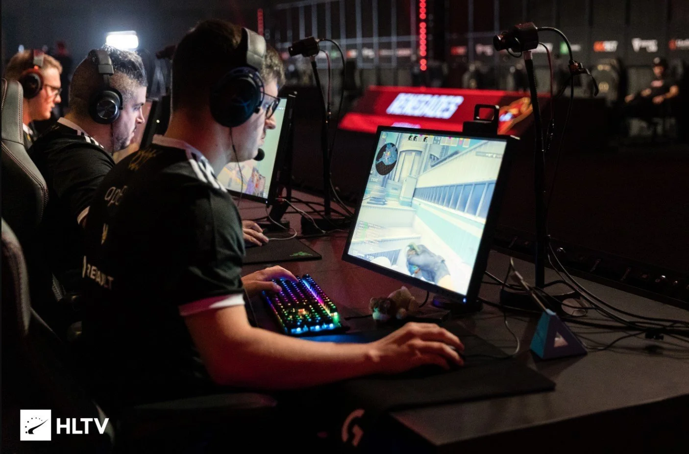 Топ-5 ошибок, из-за которых вы проигрываете в CS:GO