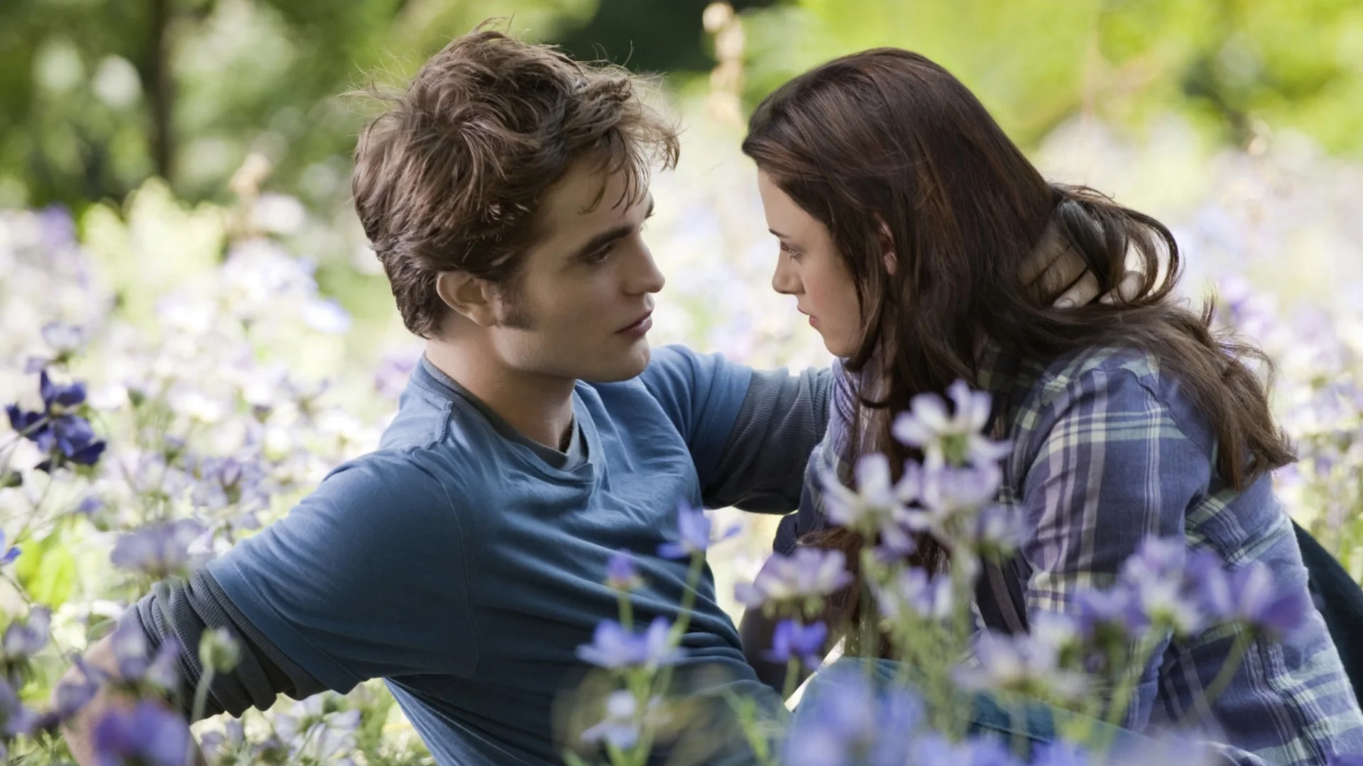 Авторы «Сумерек» показали вырезанную сцену из «Затмения» с отцом Беллы