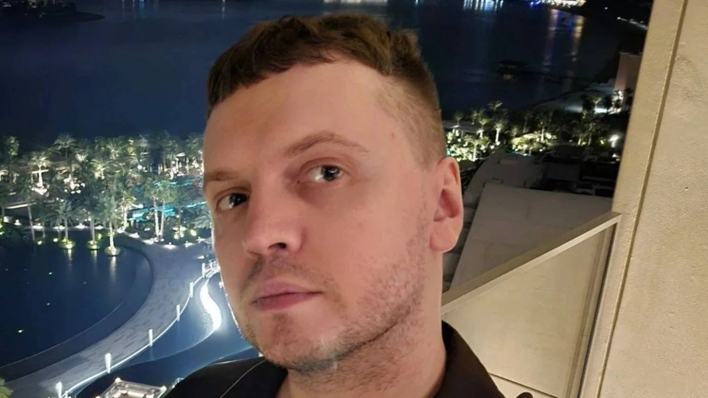Папич случайно спалил лицо девушки, которая улетела с ним в Дубай