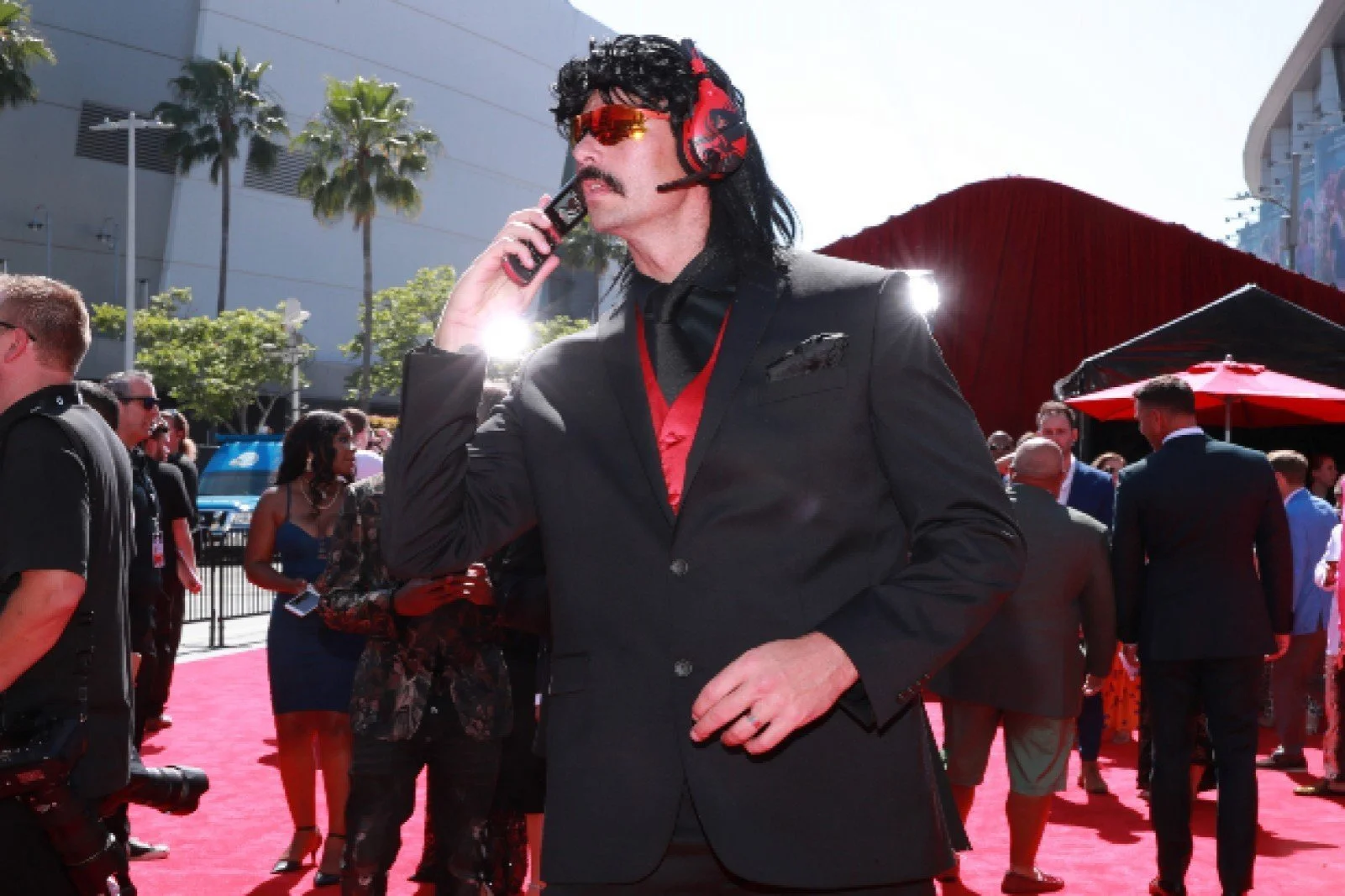 Есть ли жизнь после бана на Twitch: куда делся самый одиозный стример Dr. Disrespect?