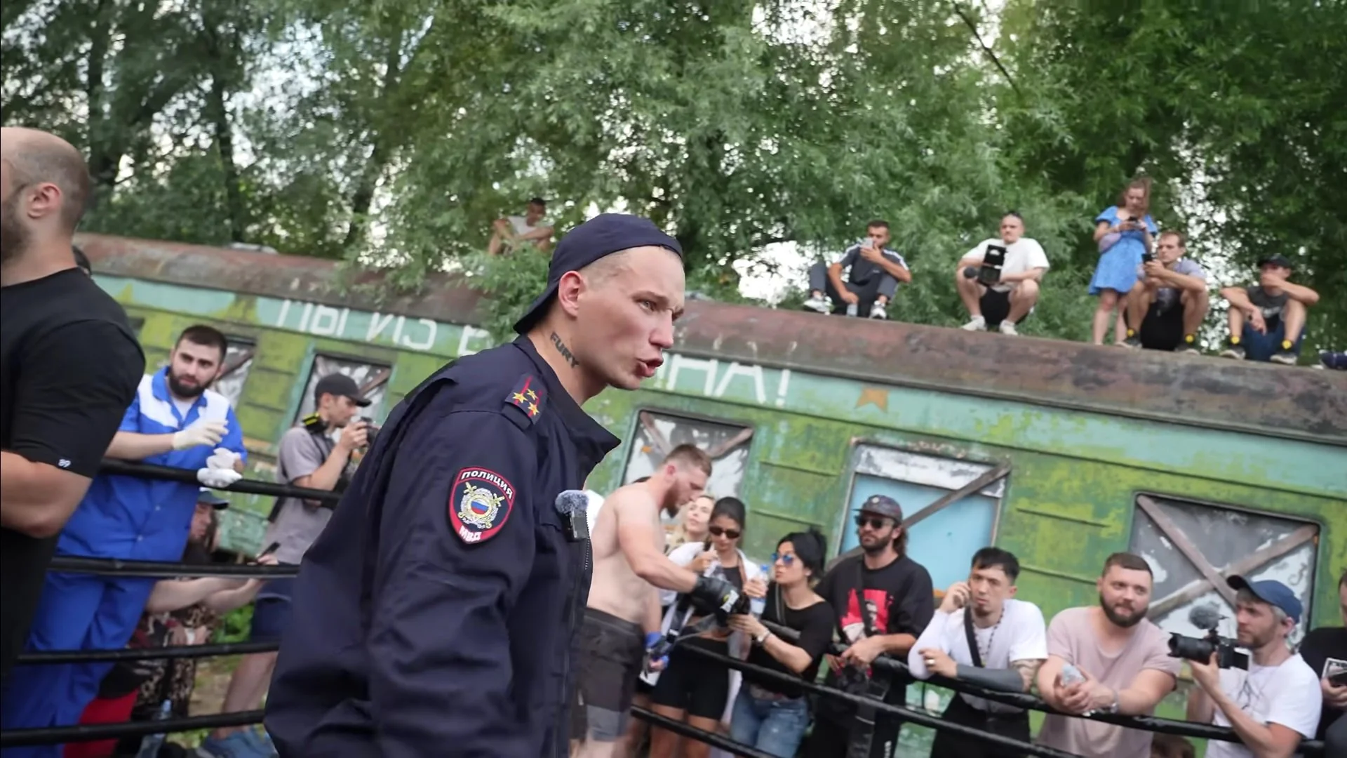 Источник: Дневник Хача на YouTube / Кадр из шоу «Битва за хайп»