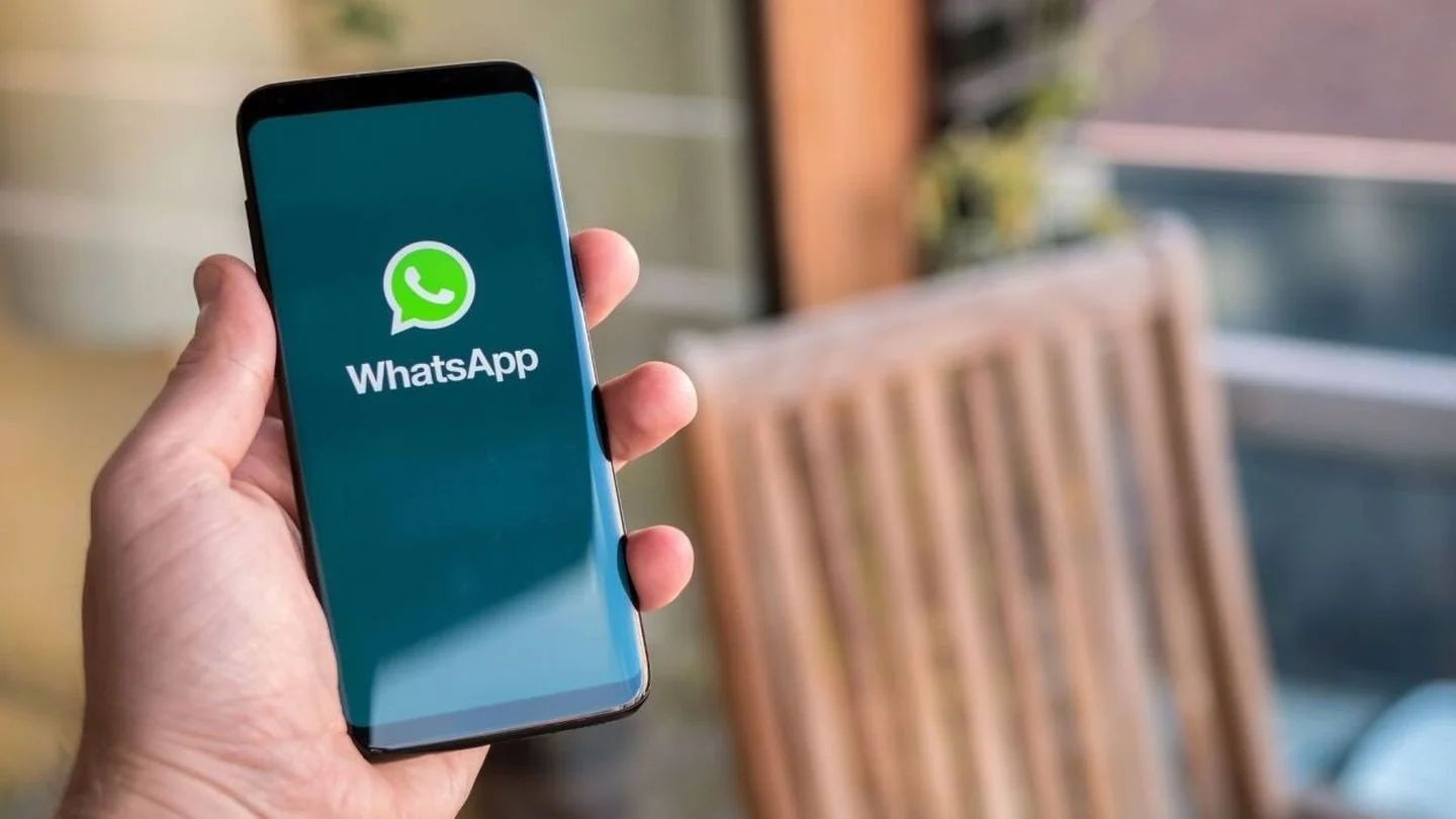 Как удалить контакт из WhatsApp*